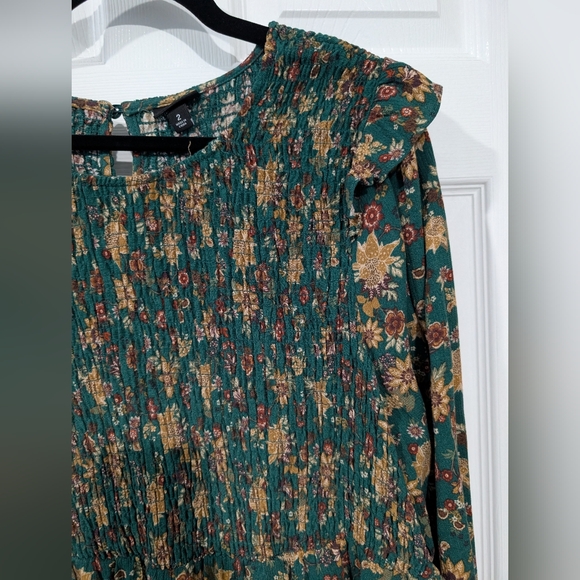 Torrid Green Floral Peplum Crinkle Gauze Smocked Top in Size 2 (18/20) - Picture 5 of 12